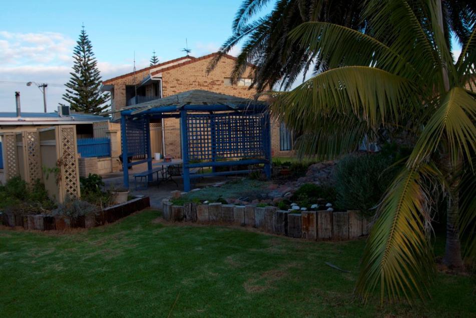 Esperance Beachfront Resort Exterior photo